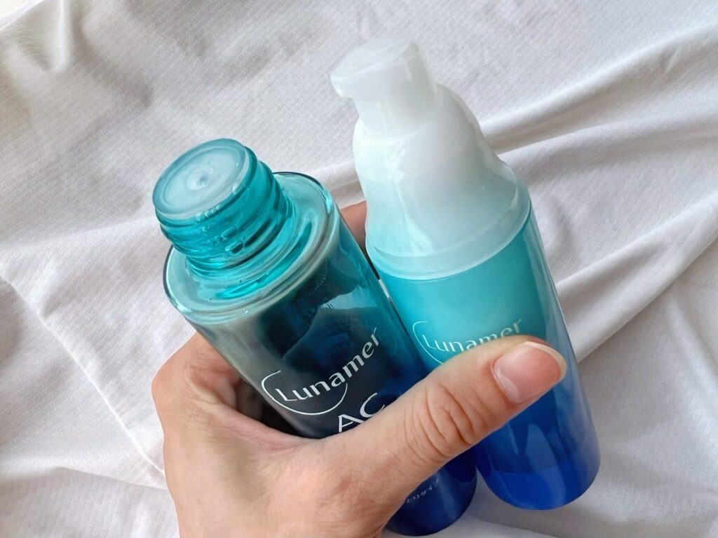 ルナメアAC化粧水とジェルクリームの出し口の写真